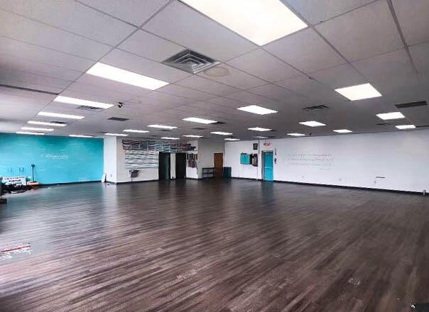 More Photos Of 14605-14709 Northline Rd, Southgate Freestanding For Lease