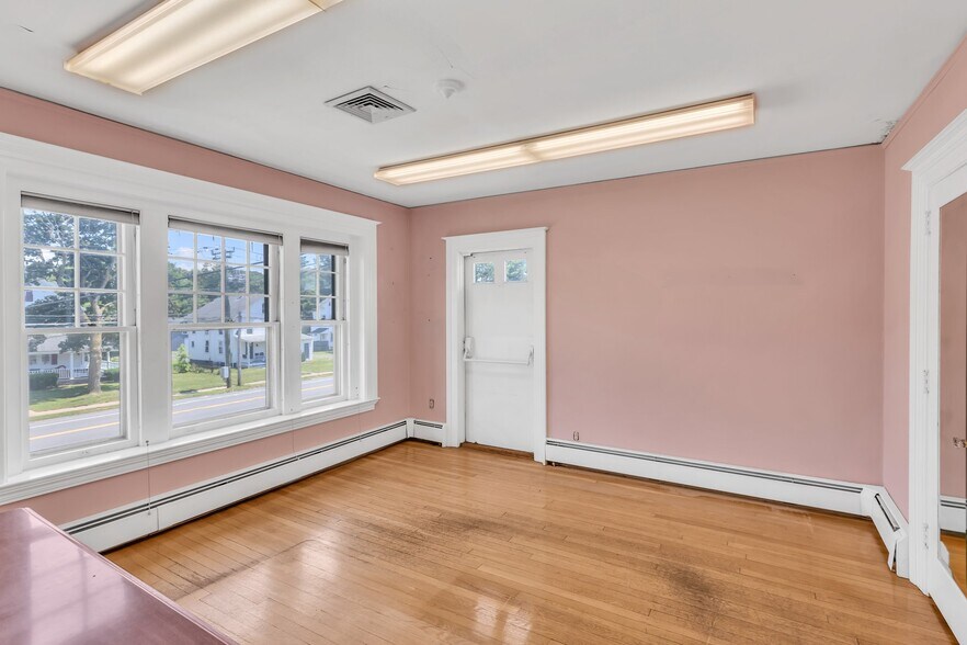 More Photos Of 110 Main St, Manchester Office Residential For Sale