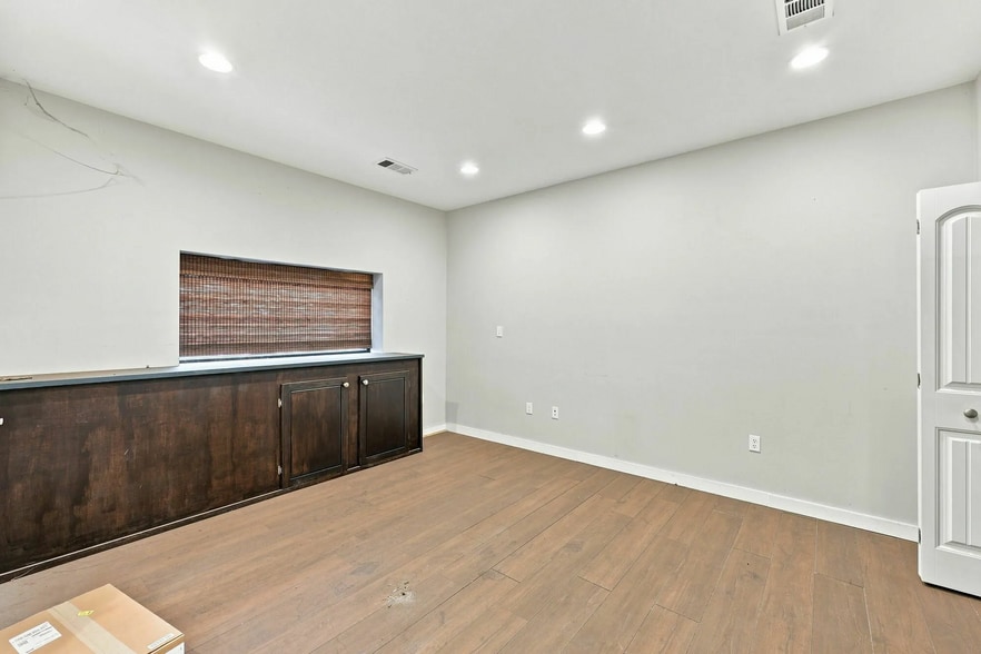 More Photos Of 3156 Buford Hwy, Rest Haven Warehouse For Lease