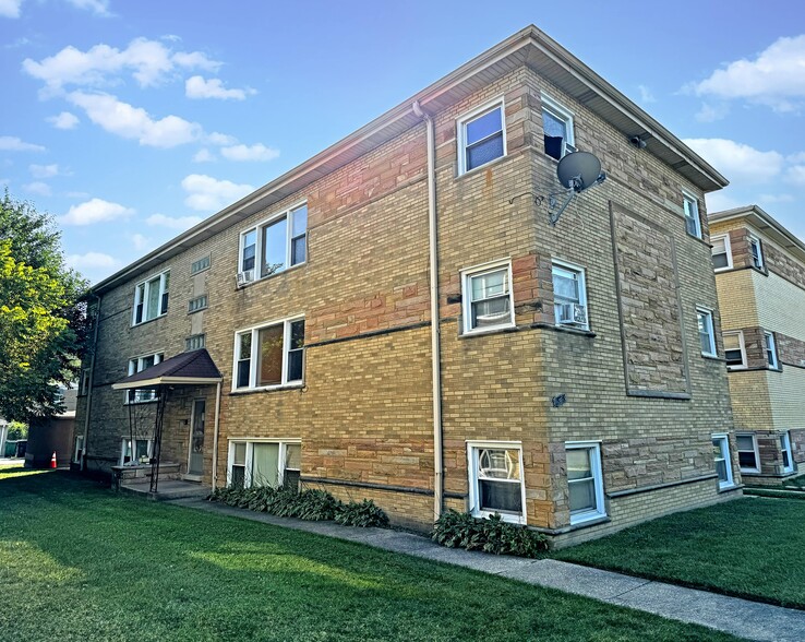 Primary Photo Of 1623 S Harlem Ave, Berwyn Apartments For Sale
