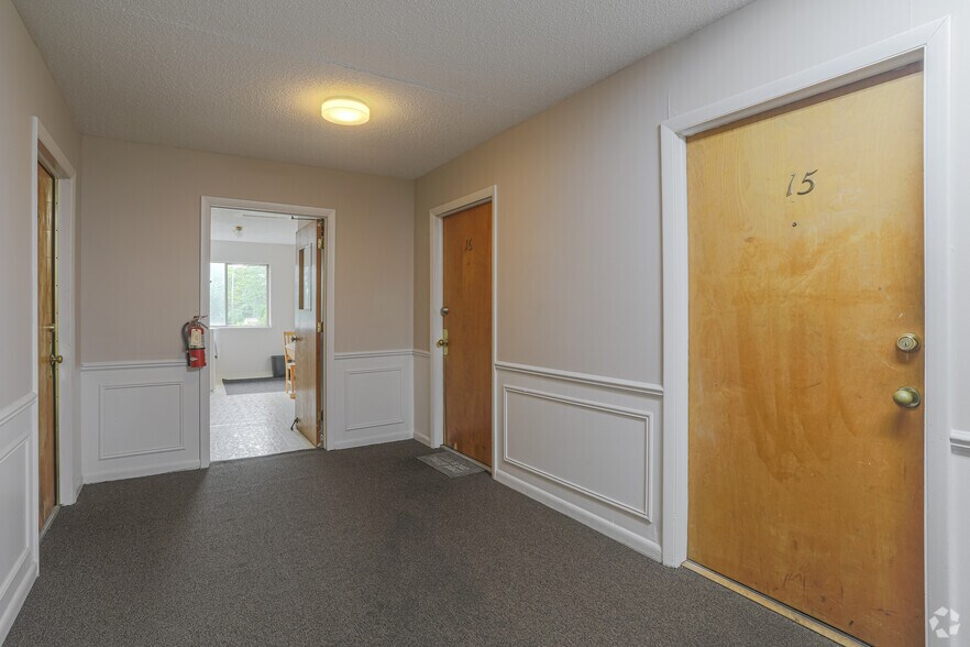 More Photos Of 909 E Jolly Rd, Lansing Multifamily For Sale