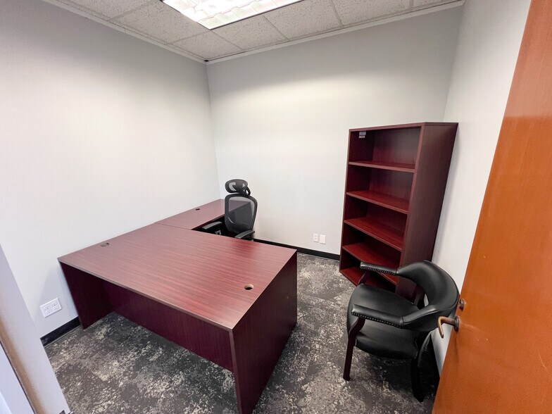 More Photos Of 400 W Illinois Ave, Midland Office For Lease