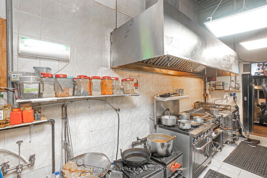 More Photos Of 812 Britannia Rd, Mississauga General Retail For Sale
