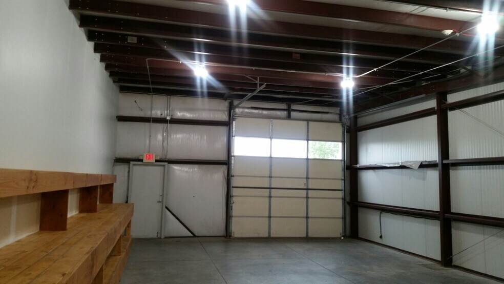 More Photos Of 11529-11531 Portal Rd, La Vista Warehouse For Lease