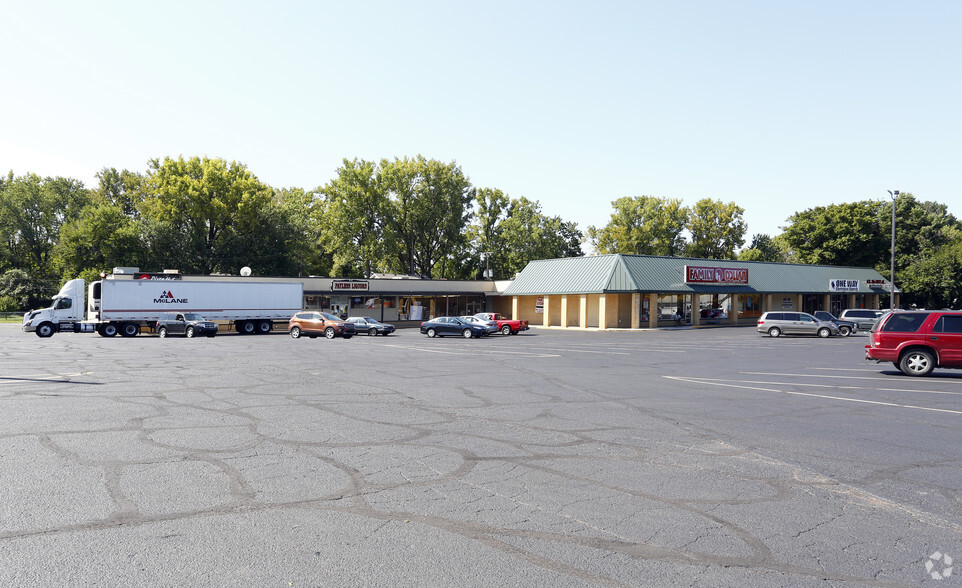 Primary Photo Of 2509-2519 Albany St, Beech Grove Storefront For Lease