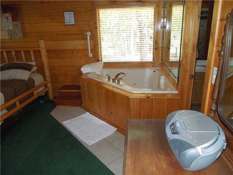 More Photos Of 15695 Highway 187, Eureka Springs Hotel For Sale