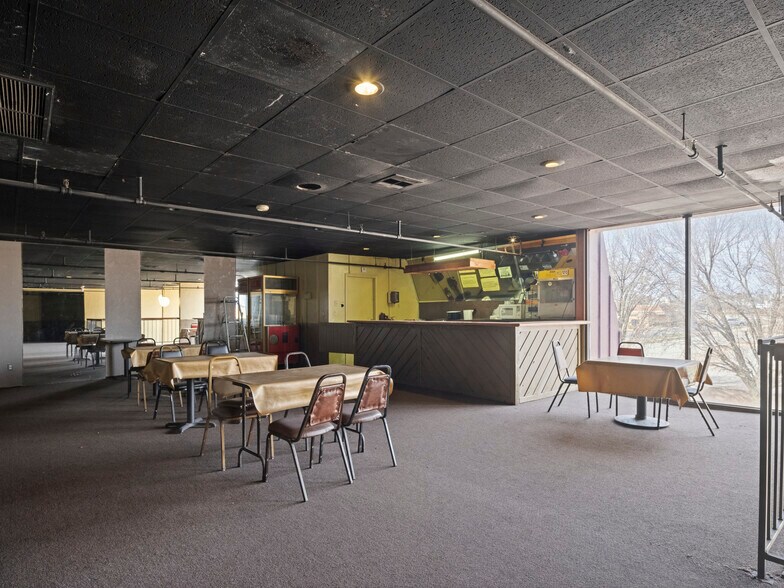 More Photos Of 1508 SE 25th St, Oklahoma City Bar For Sale