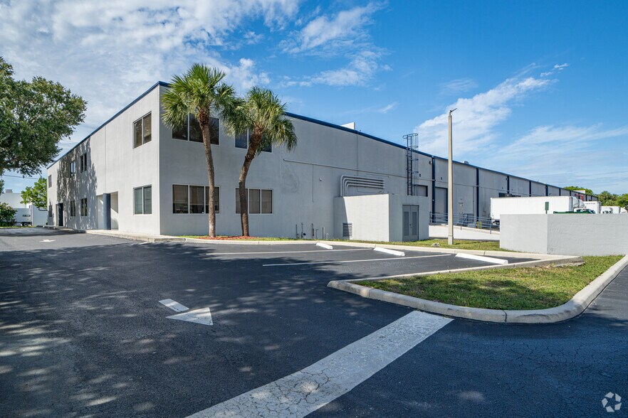 More Photos Of 6600 NW 12th Ave, Fort Lauderdale Distribution For Lease