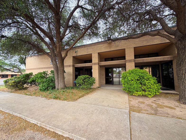 More Photos Of 3711 20th St, Lubbock Office For Sale