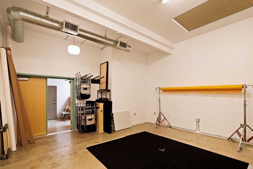 More Photos Of 5450-5458 W Washington Blvd, Los Angeles Office For Sale
