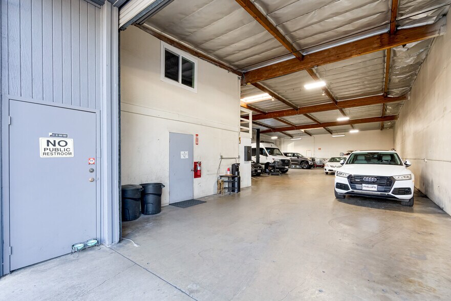 More Photos Of 1010-1016 W Barkley Ave, Orange Warehouse For Sale