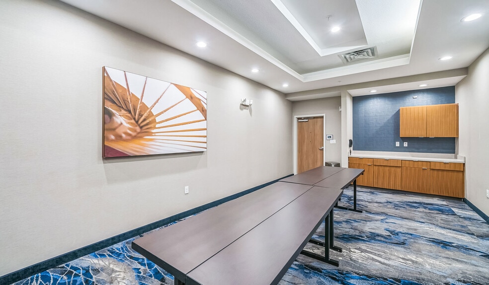 More Photos Of 409 N Clark Rd, Cedar Hill Hotel For Sale