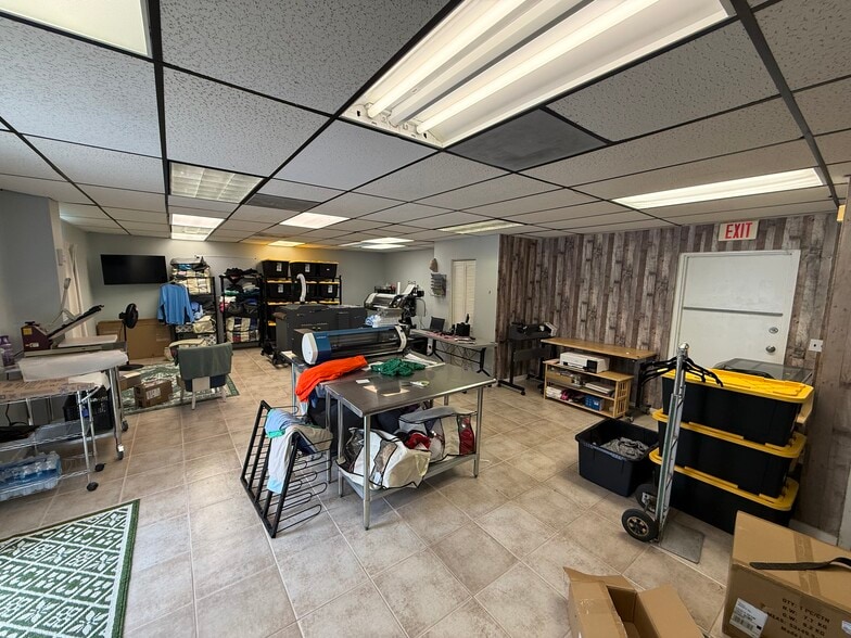 Primary Photo Of 1205-1217 SE Dixie Cutoff Rd, Stuart Light Distribution For Lease