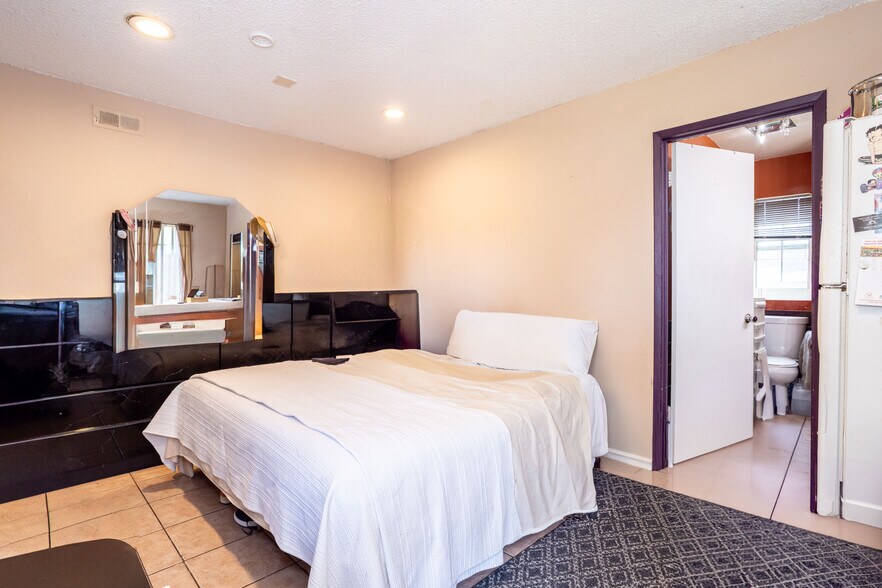 More Photos Of 6402 Graves Ave, Van Nuys Apartments For Sale