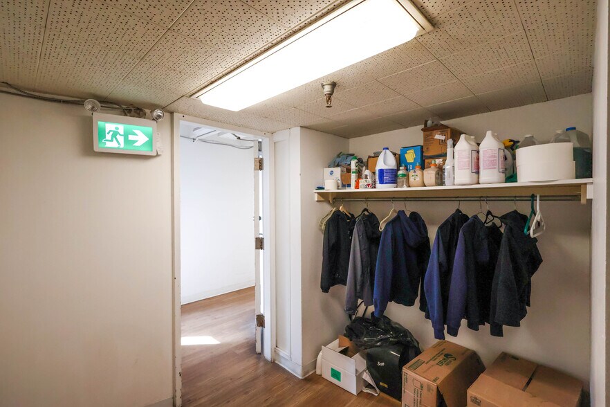 More Photos Of 125 W 71st Ave, Vancouver Warehouse For Lease