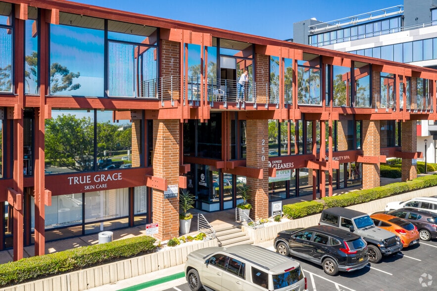 More Photos Of 250 Newport Center Dr, Newport Beach Medical For Lease