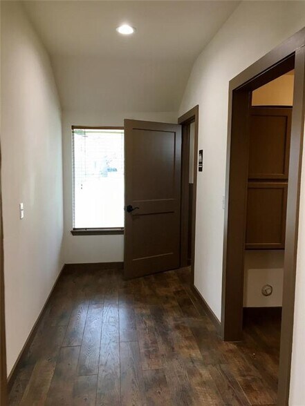 More Photos Of 302 E Milam St, Round Rock Office For Lease