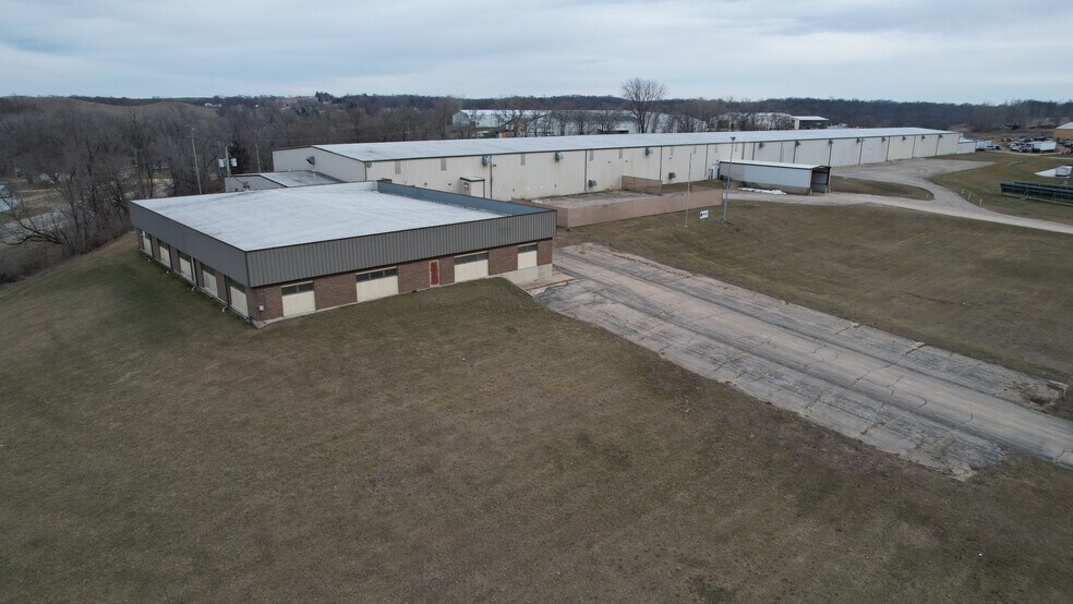 More Photos Of 140 Jacobsen Dr, Maquoketa Warehouse For Lease