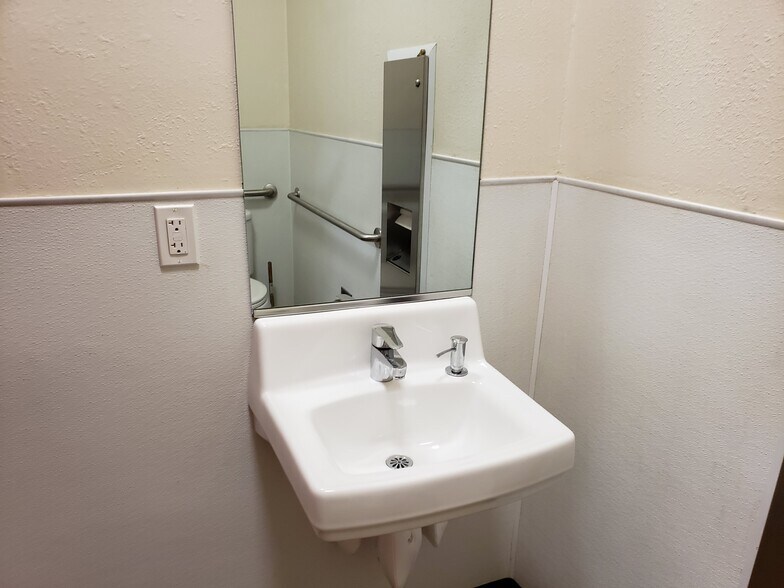 More Photos Of 640 E Main St, Grass Valley Office For Sale