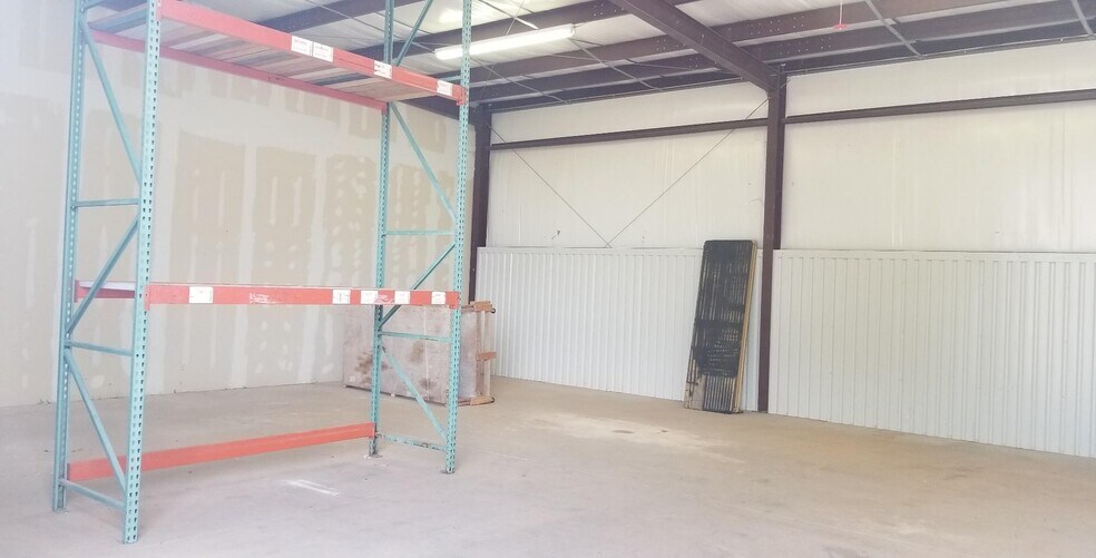 More Photos Of 3531-3547 MacDonnell Ave, Norman Warehouse For Lease