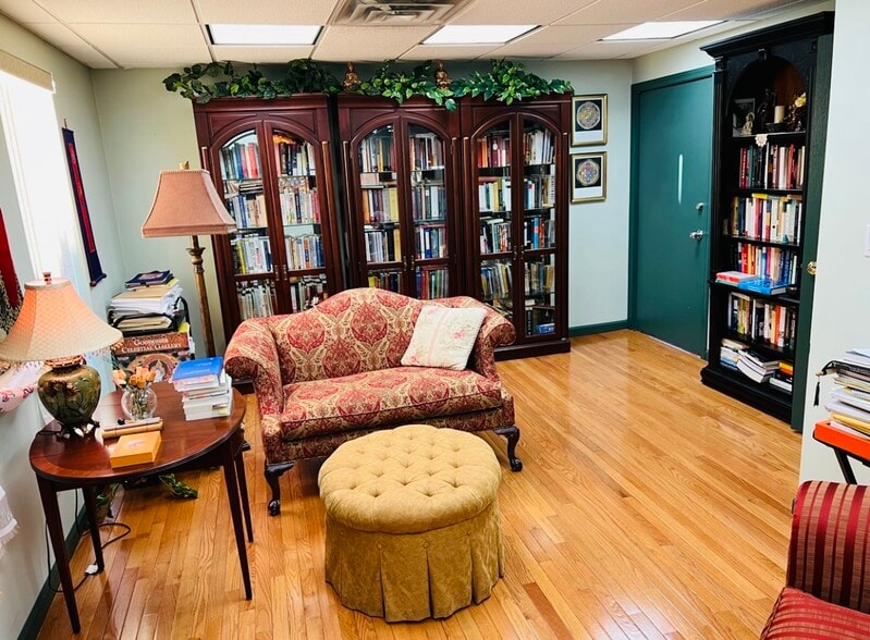 More Photos Of 239 Roslyn Rd, Roslyn Heights Medical For Sale