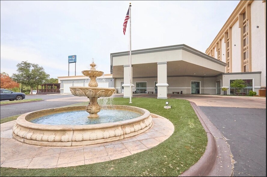 More Photos Of 441 Rio Concho Dr, San Angelo Hotel For Sale