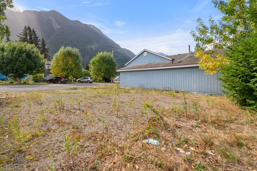 More Photos Of 841 4th, Hope Flex For Sale