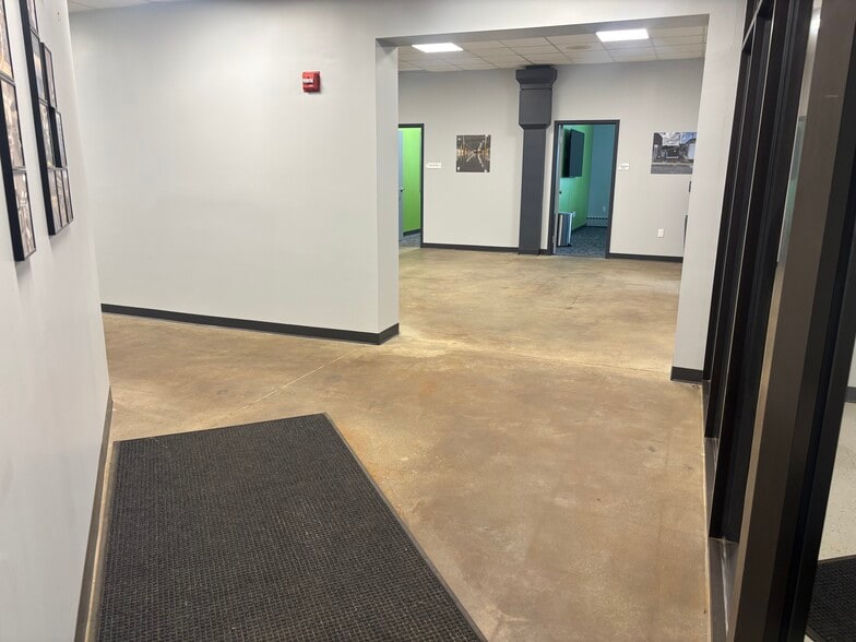 More Photos Of 360 Highland Rd E, Macedonia Office For Sale