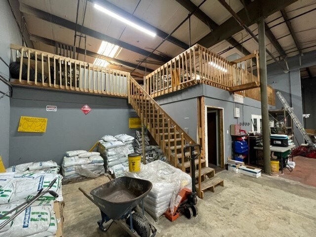 More Photos Of 1109 25th St, West Palm Beach Light Distribution For Lease