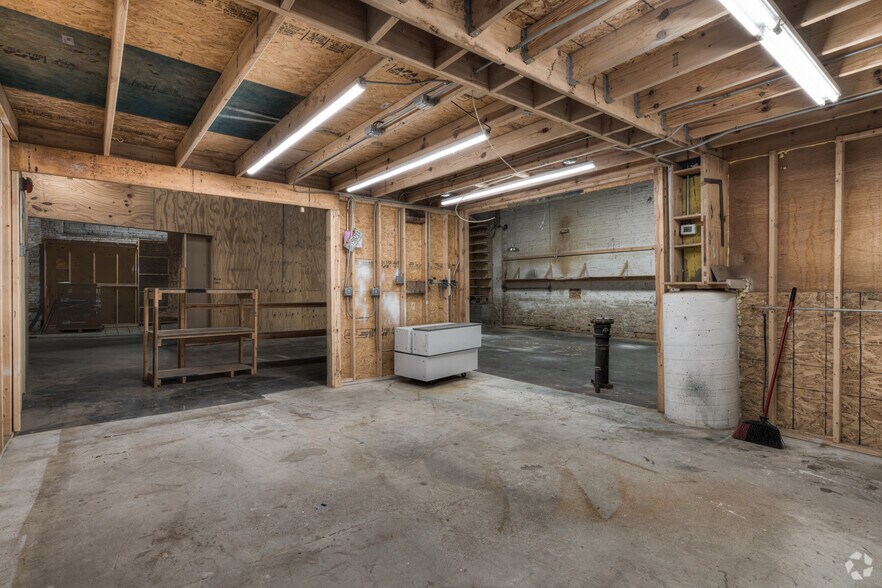 More Photos Of 3050 N Western Ave, Chicago Industrial For Lease