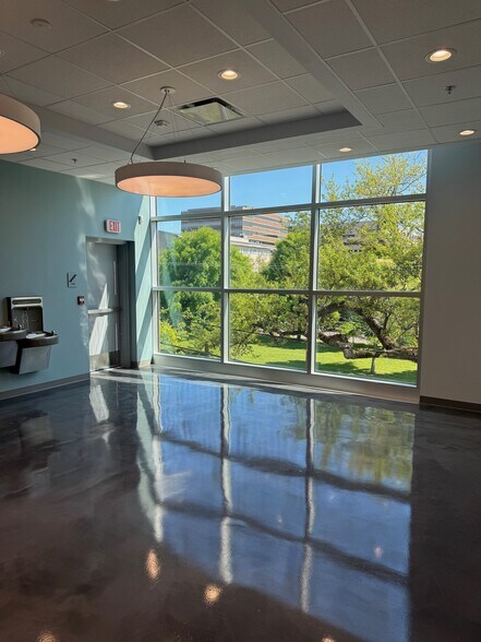 More Photos Of 4535 Claiborne Ave, New Orleans Office For Sale