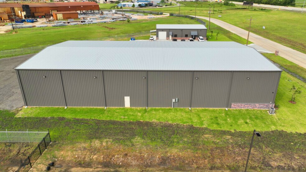 More Photos Of 8805 Industrial Parkway, Beaumont Warehouse For Lease