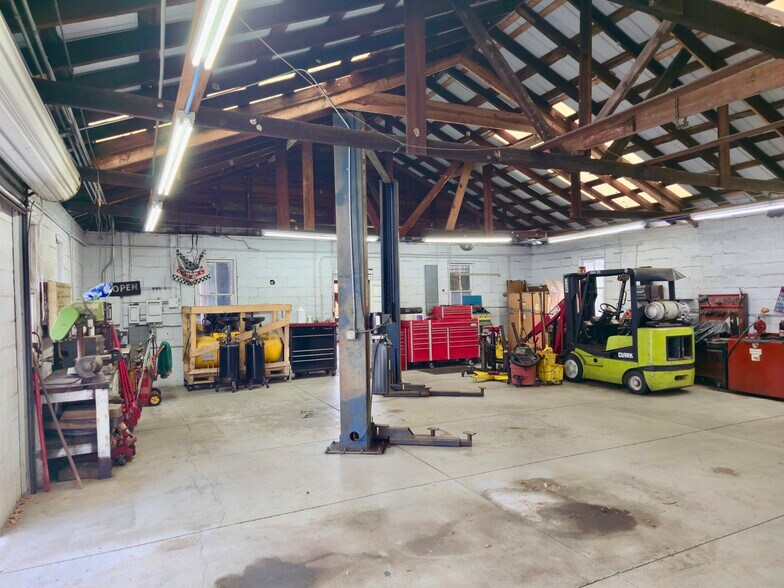 More Photos Of 1310 E 1st Ave, Mount Dora Auto Repair For Sale