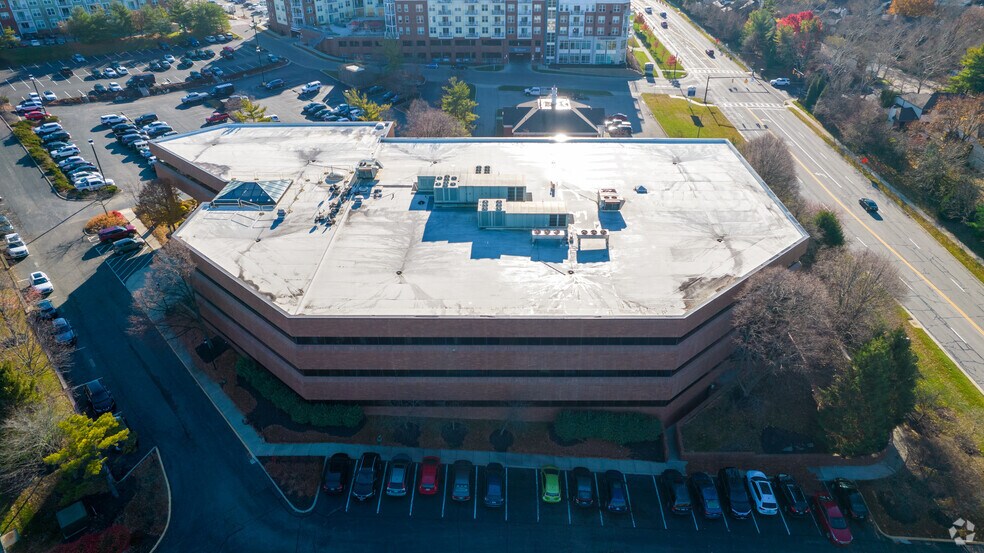 More Photos Of 300 W Wilson Bridge Rd, Worthington Office For Lease