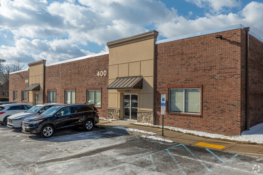 More Photos Of 11 Penns Trl, Newtown Light Distribution For Lease