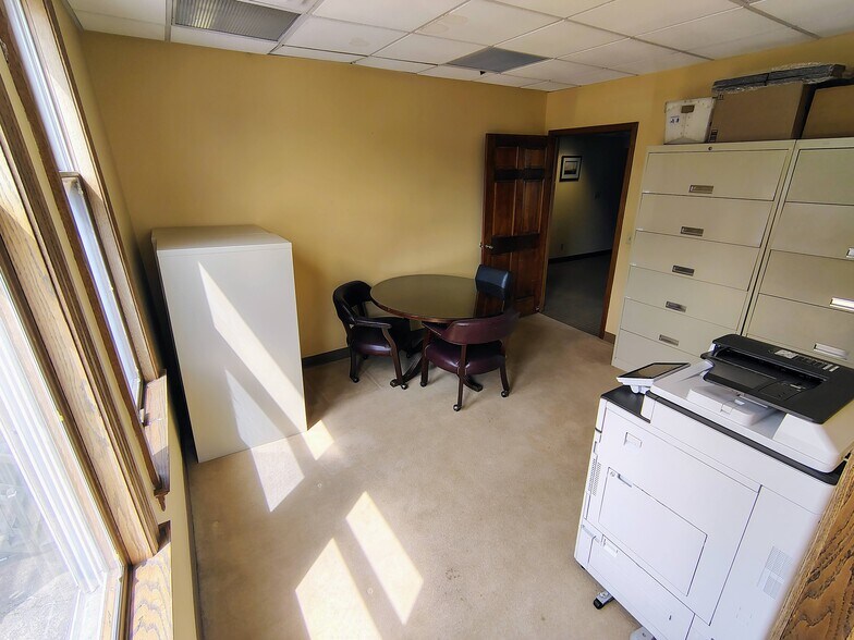 More Photos Of 1337 Virginia St, Charleston Office For Sale