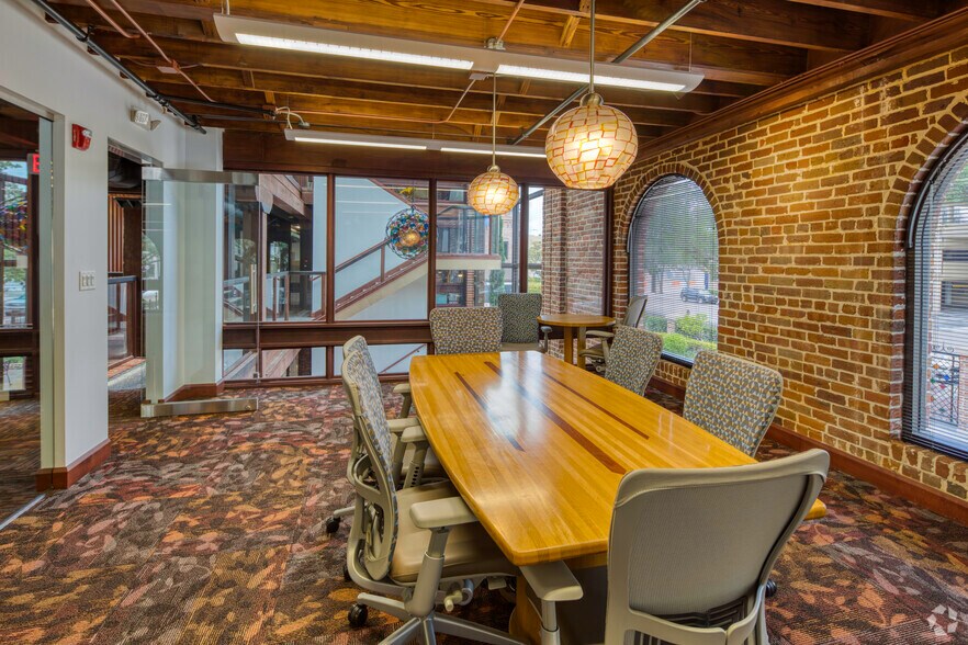More Photos Of 100 3rd St S, Saint Petersburg Loft Creative Space For Lease