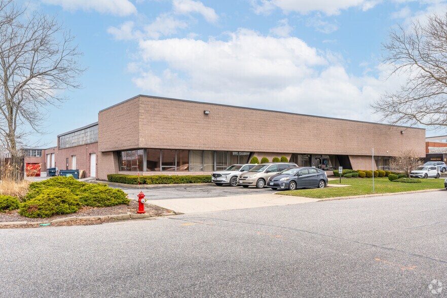 Primary Photo Of 25-33 Dubon Ct, Farmingdale Warehouse For Lease