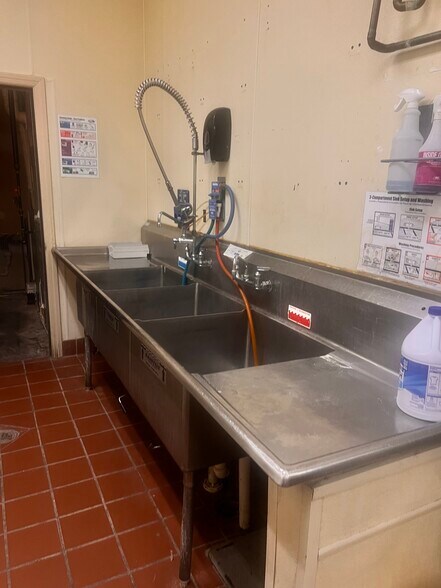 More Photos Of 920 Loveland-Madeira Rd, Loveland Storefront For Lease