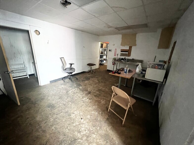 More Photos Of 2804 NW 10th St, Oklahoma City Manufacturing For Sale