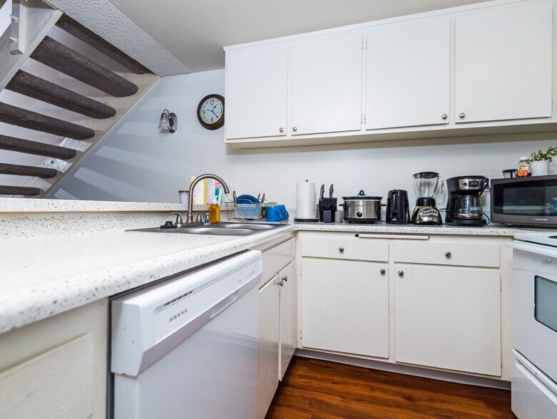 More Photos Of 4908-4930 Coldwater Canyon Ave, Sherman Oaks Apartments For Sale