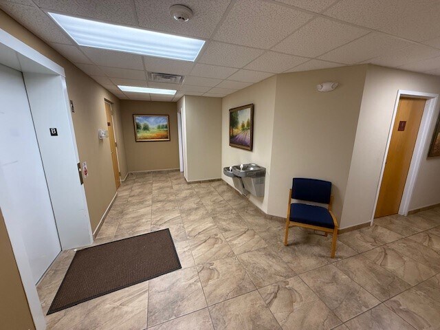 More Photos Of 47 S 6th Ave, La Grange Office For Lease