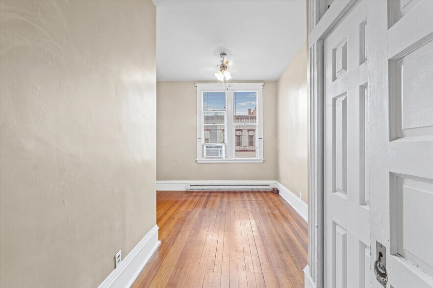 More Photos Of 125 S Market St, Paxton Specialty For Sale