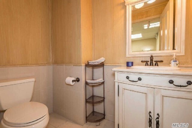 More Photos Of 103 Cooper St, Babylon Office For Lease