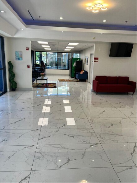 More Photos Of 2950 W Cypress Creek Rd, Fort Lauderdale Medical For Lease