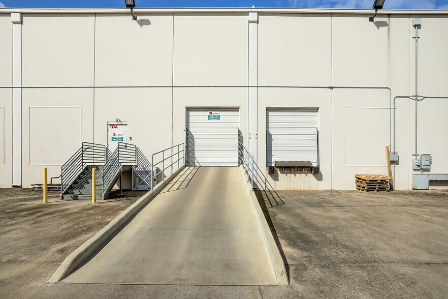 More Photos Of 10215 S Sam Houston Pky W, Houston Warehouse For Lease