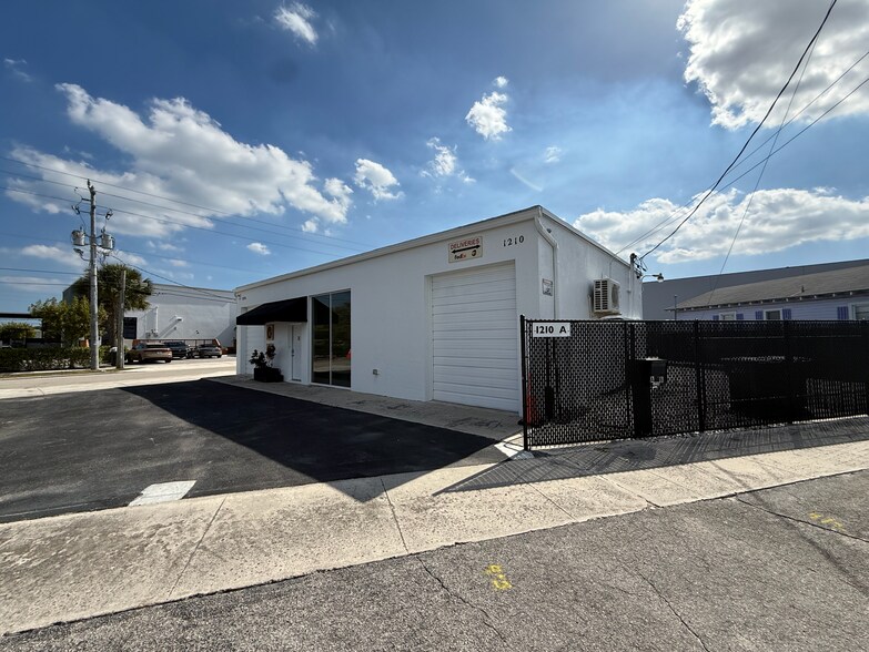 More Photos Of 1214 Roebuck Ct, West Palm Beach Warehouse For Lease