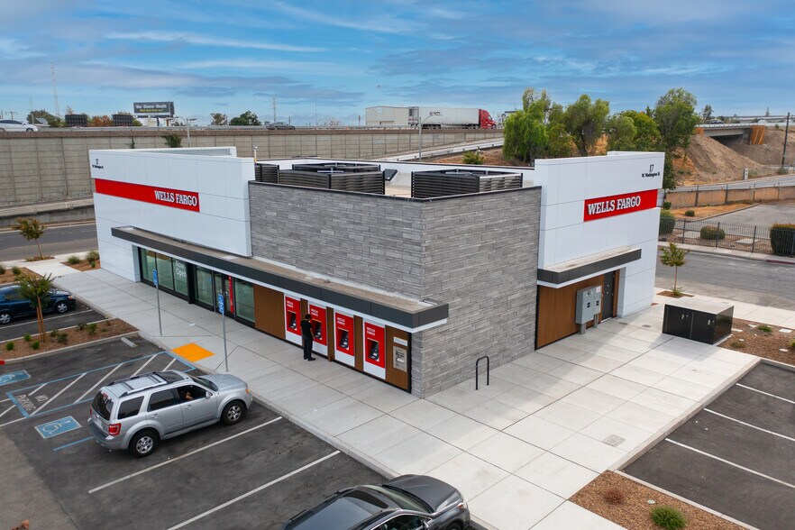 Primary Photo Of 17 W Washington St, Stockton Bank For Sale