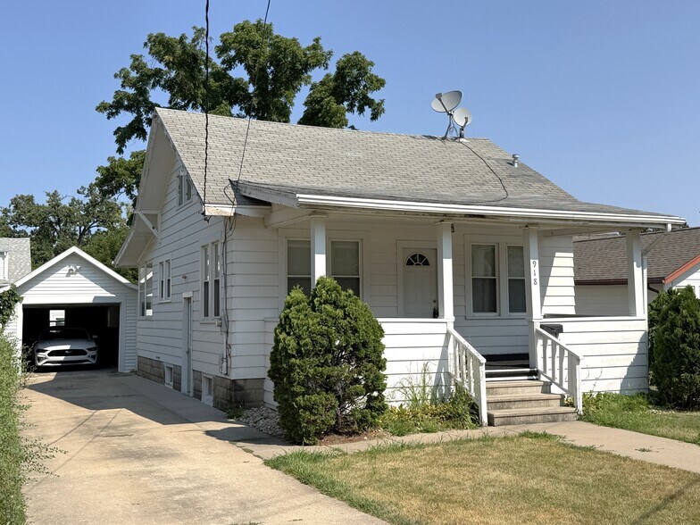 Primary Photo Of 918 Blackhawk Blvd, South Beloit Multifamily For Sale