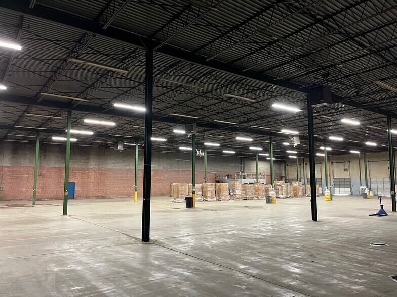More Photos Of 1709-1769 Latham St, Memphis Distribution For Lease